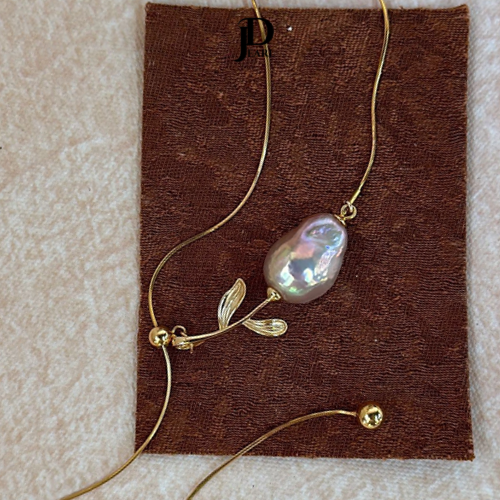 Re-Oeder | iridescent rose baroque pearl necklace