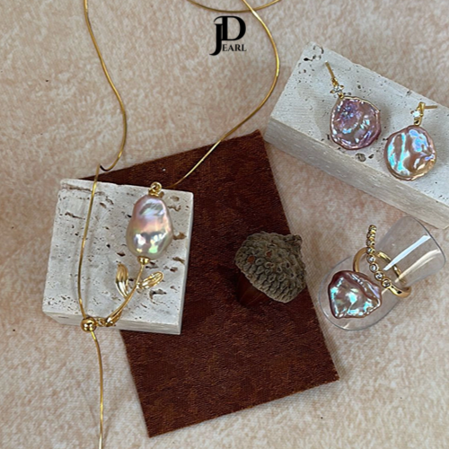 Re-Oeder | iridescent rose baroque pearl necklace