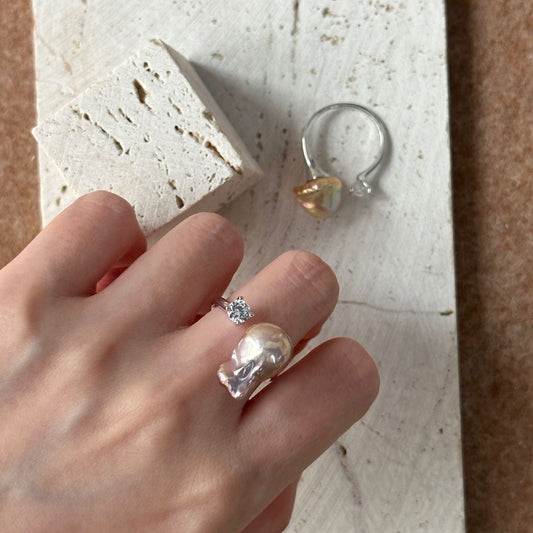 Stardust Tiptoe – Mini Baroque Pearl Ring