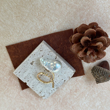 The Bold Line – Statement Baroque Pearl & Diamond Bar Ring